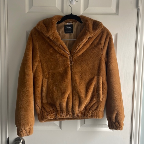 Caramel Faux Fur Jacket (US S) - Picture 1 of 7